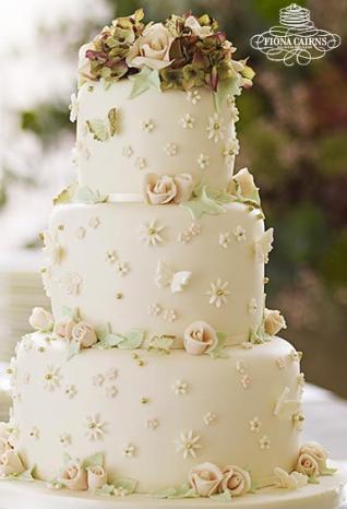 A Guide To High Street Wedding Cakes